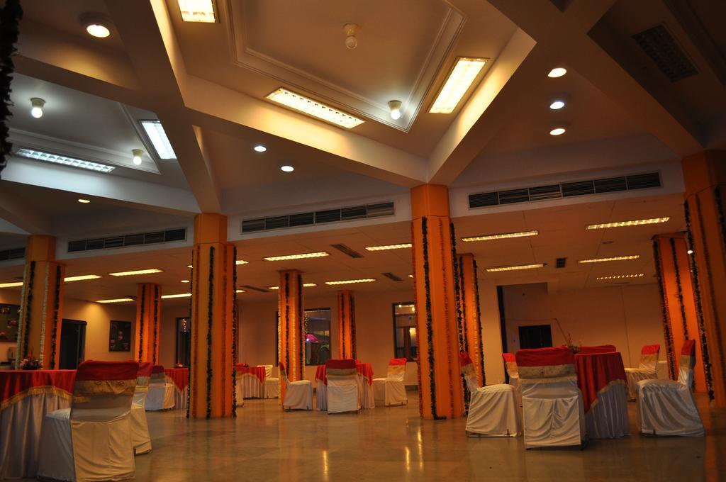 Hotel Maruti Mandapam Джабалпур Экстерьер фото